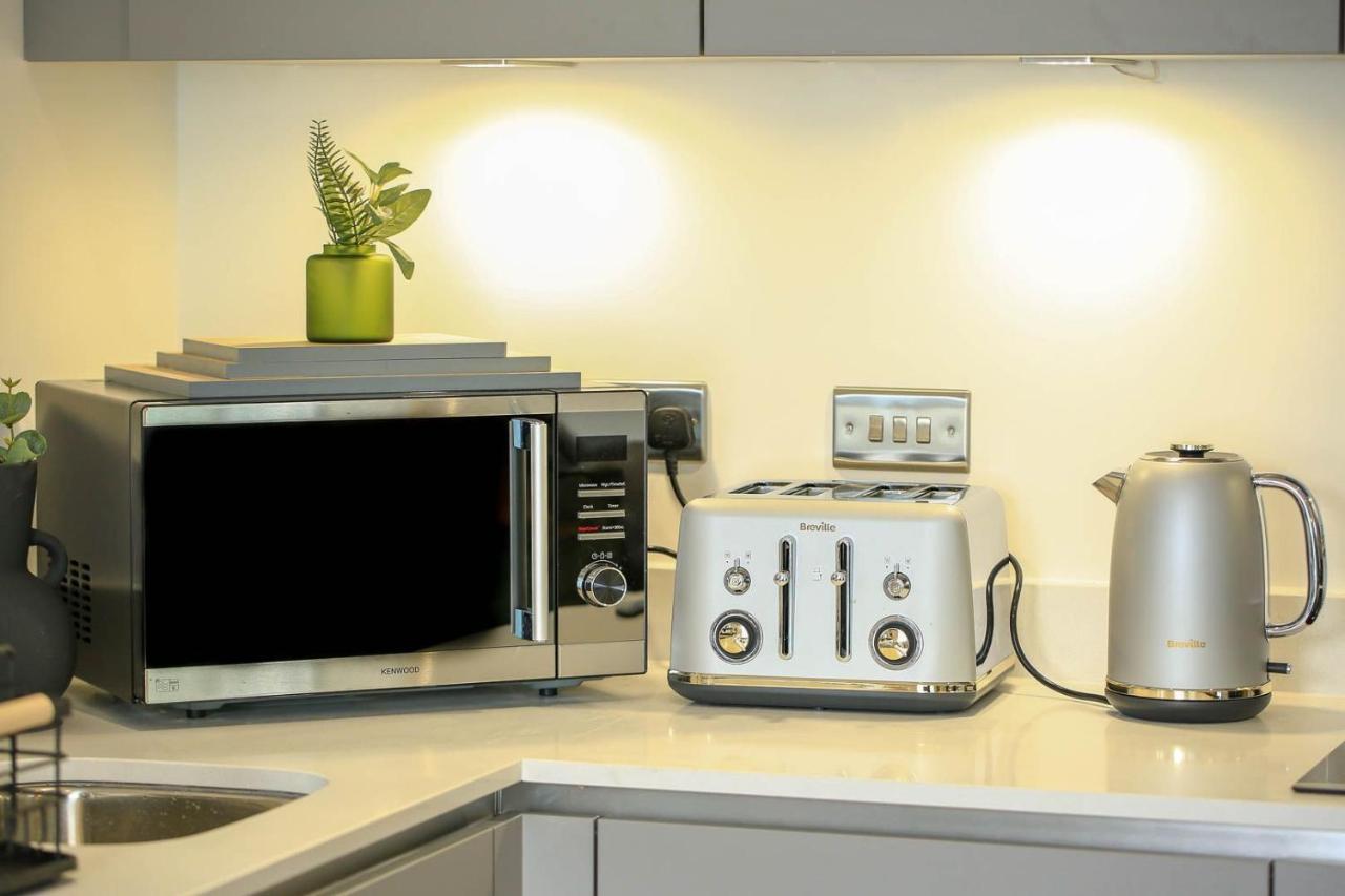 Snuggle Inn - Riverside Apartments - Views Over Looking London River Thames, Close To O2 Arena, London Excel, London City Airport, Thames Clipper- River Boat Service, Woolwich Ferry, Onsite Parking, Twin Room Option Available Extérieur photo