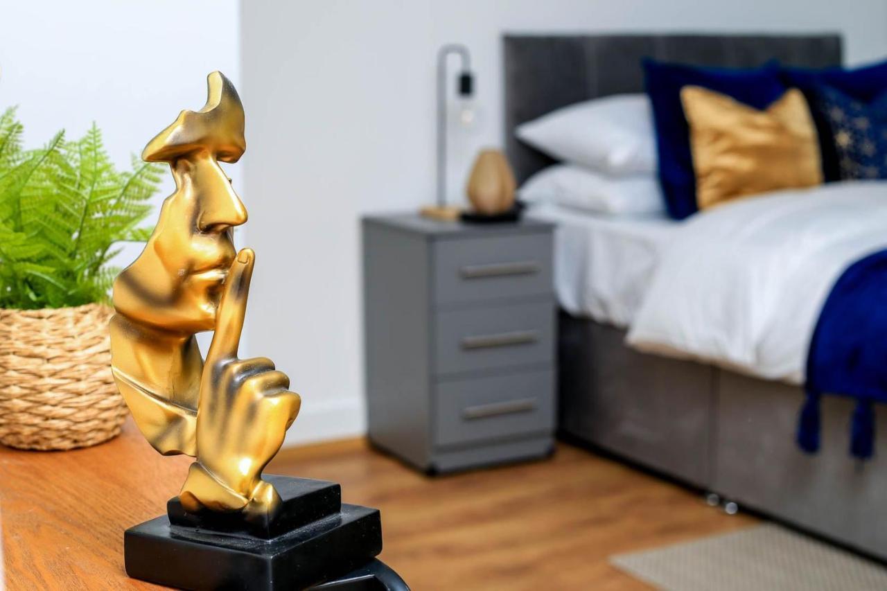 Snuggle Inn - Riverside Apartments - Views Over Looking London River Thames, Close To O2 Arena, London Excel, London City Airport, Thames Clipper- River Boat Service, Woolwich Ferry, Onsite Parking, Twin Room Option Available Extérieur photo