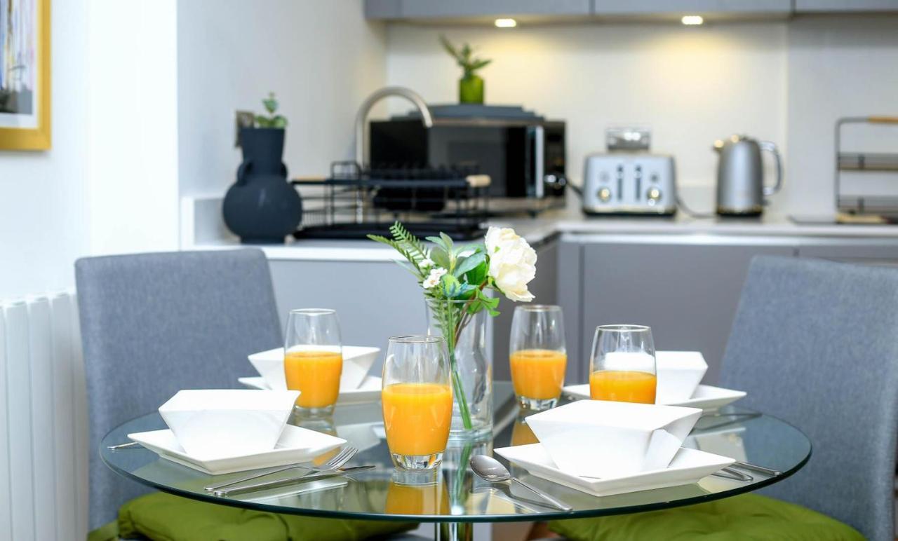 Snuggle Inn - Riverside Apartments - Views Over Looking London River Thames, Close To O2 Arena, London Excel, London City Airport, Thames Clipper- River Boat Service, Woolwich Ferry, Onsite Parking, Twin Room Option Available Extérieur photo